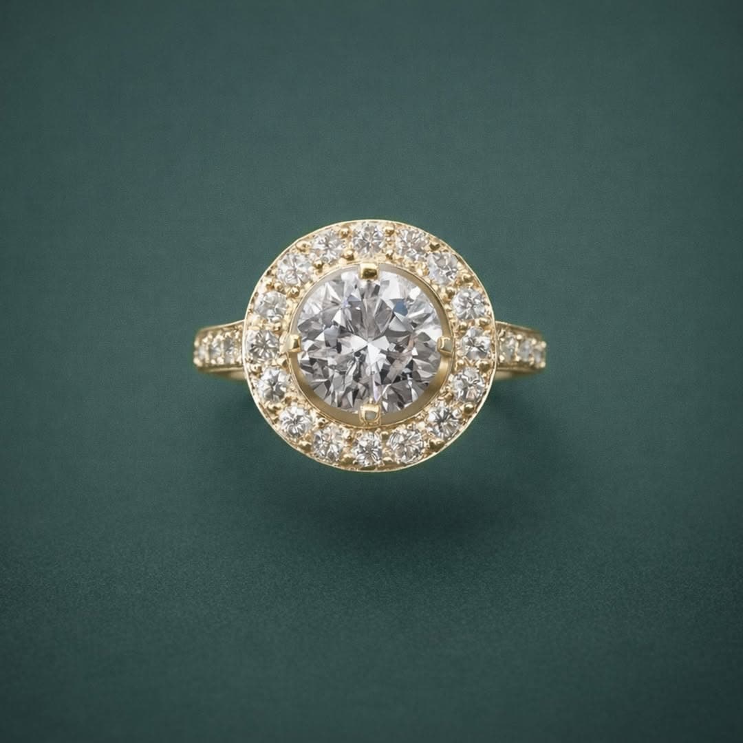Bague Joséphine — Or jaune · diamant central · entourage diamants